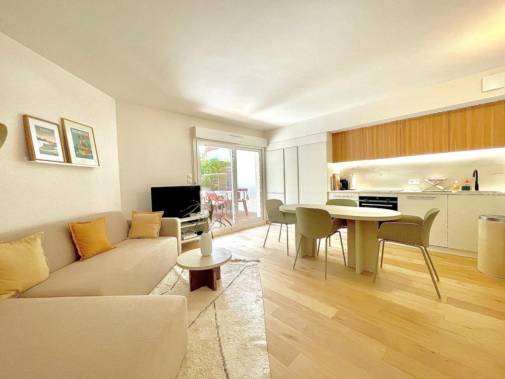 Splendide Appartement De Charme Avec Patio, Parking Et Plage A 3 Minutes Biarritz Kültér fotó